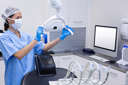 Student learning dental practises 